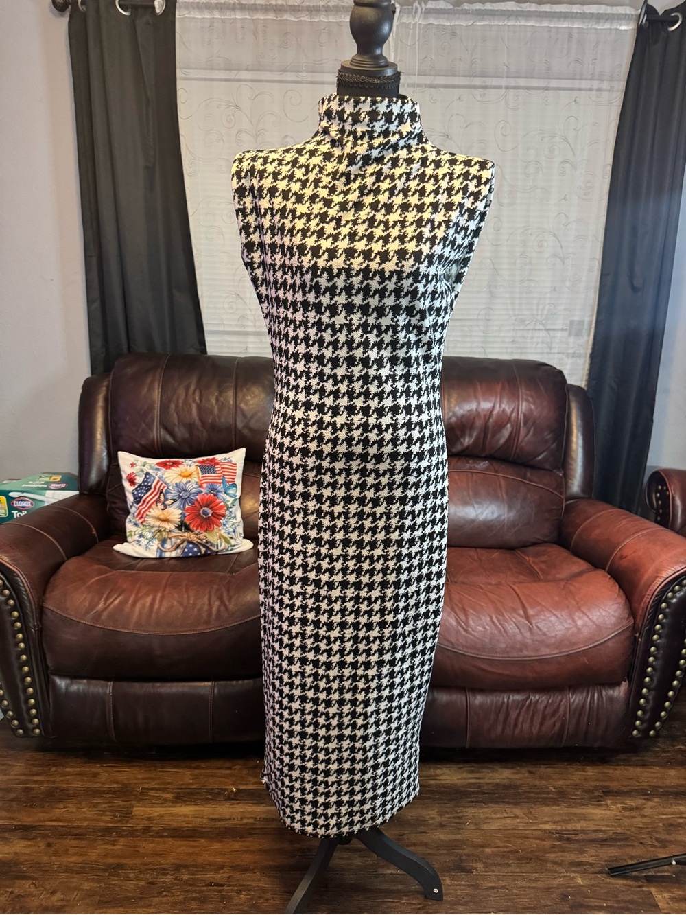 Sleeveless Turtleneck Houndstooth Midi Dress - Black & White